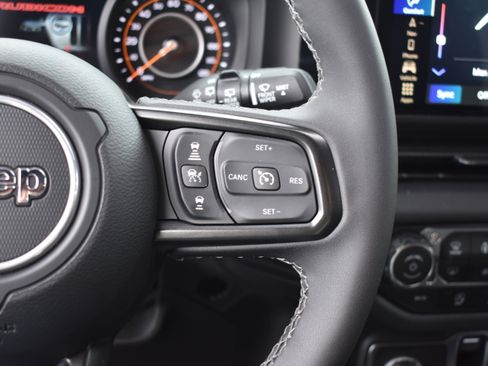 Used 2025 Jeep Wrangler Unlimited Rubicon image 14