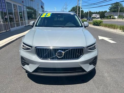 Used 2025 Volvo XC40 B5 Plus AWD/4WD image 7