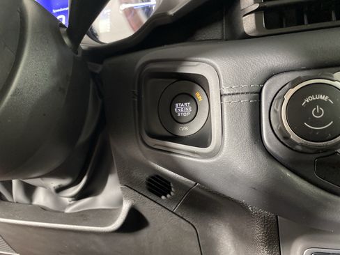 Used 2025 Jeep Wrangler Unlimited Sahara AWD/4WD image 25