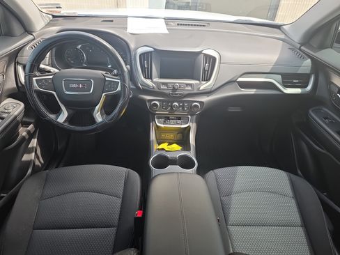 Used 2024 GMC Terrain SLE w/ Driver Convenience Package FWD image 11