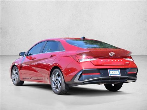 Used 2024 Hyundai Elantra Limited FWD image 7