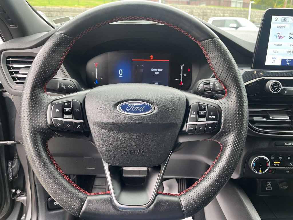 Certified 2025 Ford Escape ST-Line Select AWD/4WD image 7