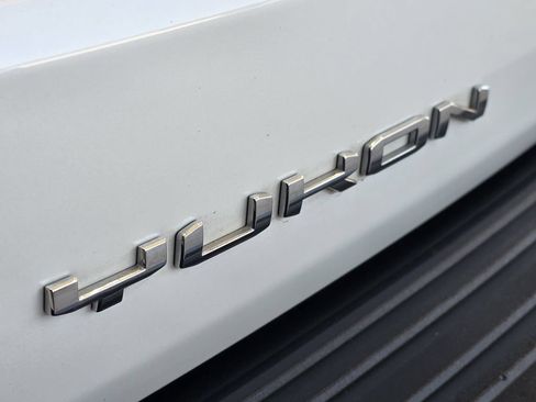Used 2024 GMC Yukon Denali RWD image 7