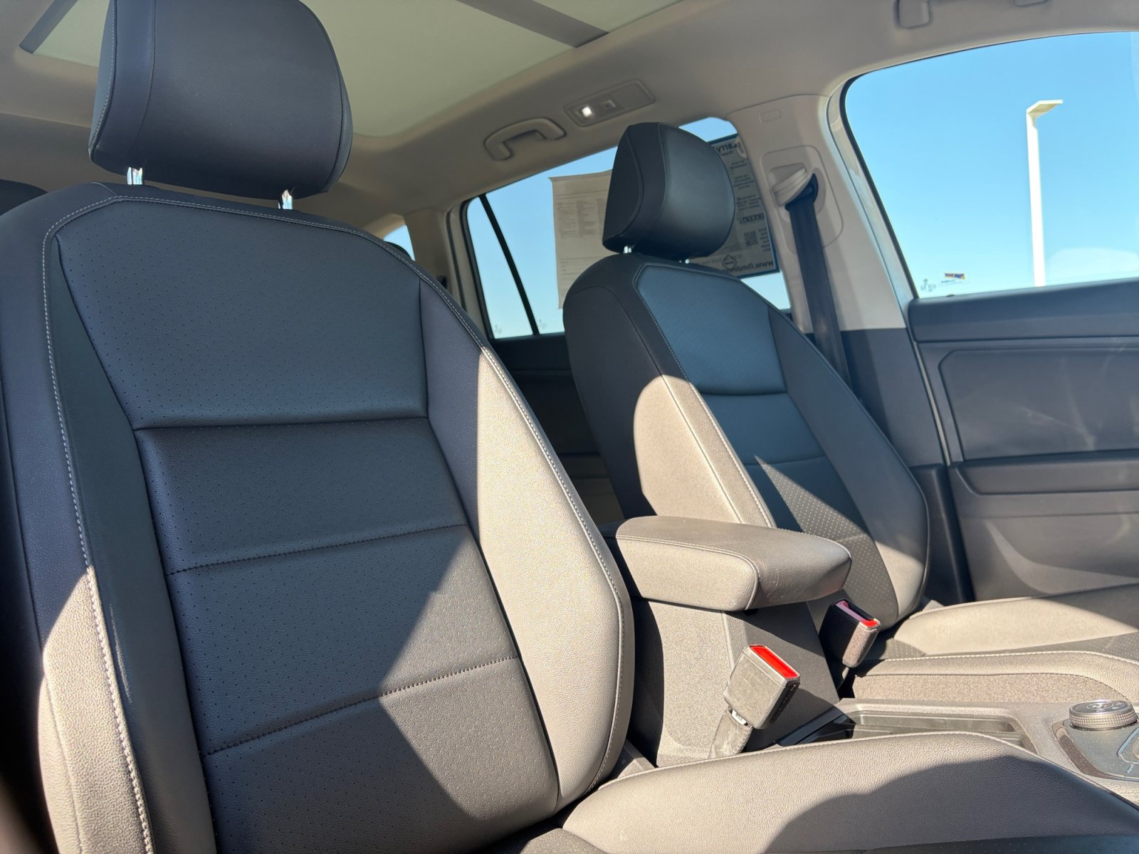 Used 2020 Volkswagen Tiguan SE w/ Panoramic Sunroof Package AWD/4WD image 31