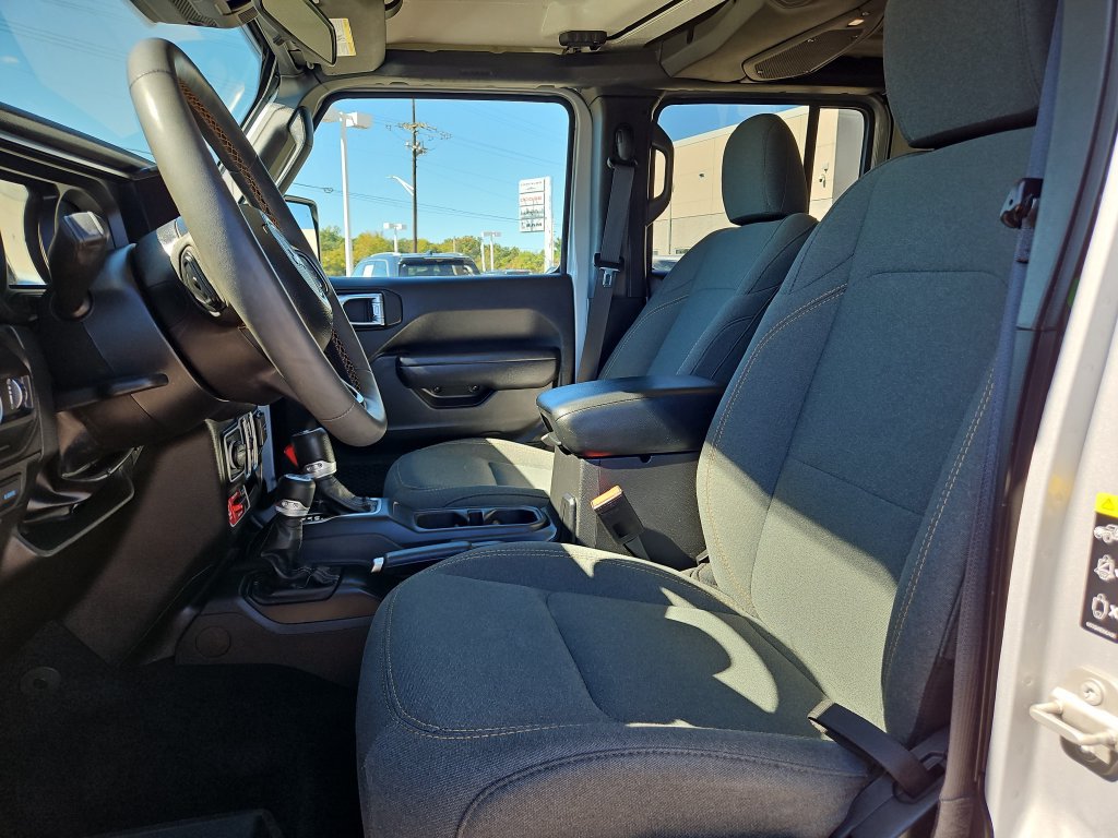 Used 2024 Jeep Wrangler Unlimited AWD/4WD image 18