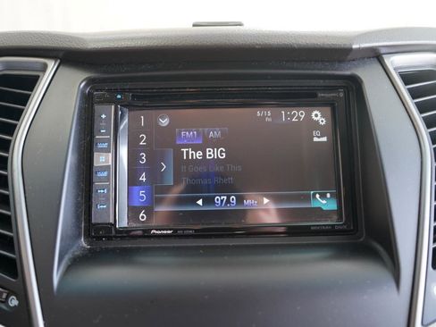 Used 2017 Hyundai Santa Fe Sport FWD image 18