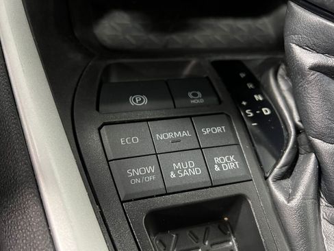 Used 2021 Toyota RAV4 XLE Premium image 14