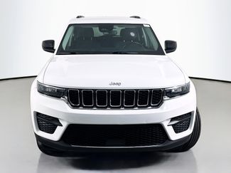 Used 2022 Jeep Grand Cherokee Laredo w/ Luxury Tech Group I video 2