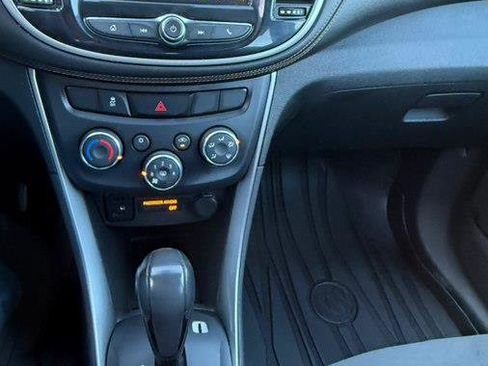 Used 2018 Chevrolet Trax LS image 17