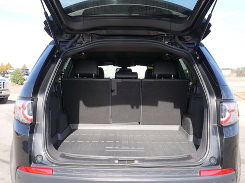 Used 2019 Land Rover Discovery Sport SE image 15