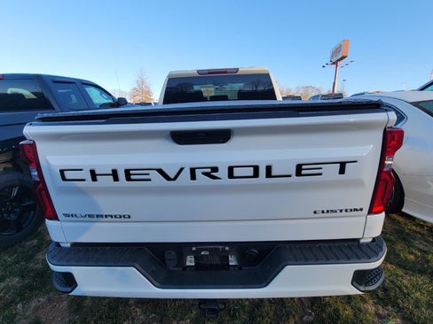 Used 2020 Chevrolet Silverado 1500 Custom w/ Custom Value Package image 7