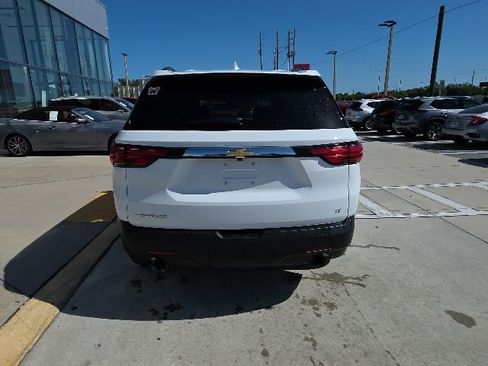 Used 2023 Chevrolet Traverse LT FWD image 5