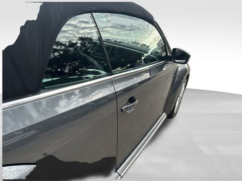 Used 2018 Volkswagen Beetle 2.0T S image 31