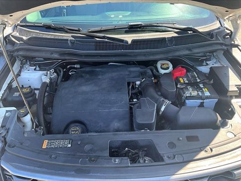 Used 2017 Ford Explorer XLT w/ Equipment Group 202A AWD/4WD image 11