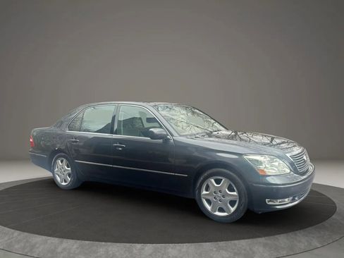 Used 2004 Lexus LS 430 RWD image 3