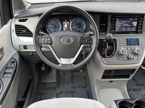 Used 2020 Toyota Sienna LE image 16