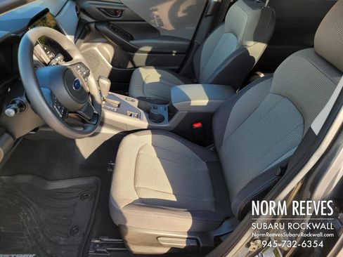 Used 2024 Subaru Crosstrek 2.0i Premium image 3