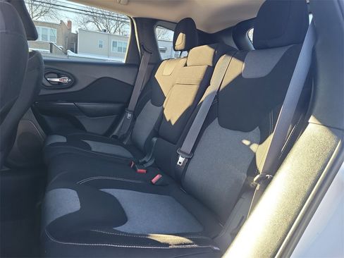 Used 2014 Jeep Cherokee Latitude image 18