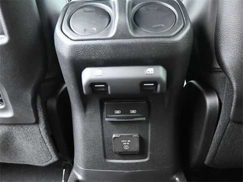 Used 2024 Jeep Wrangler Unlimited Rubicon w/ Capability Package image 16