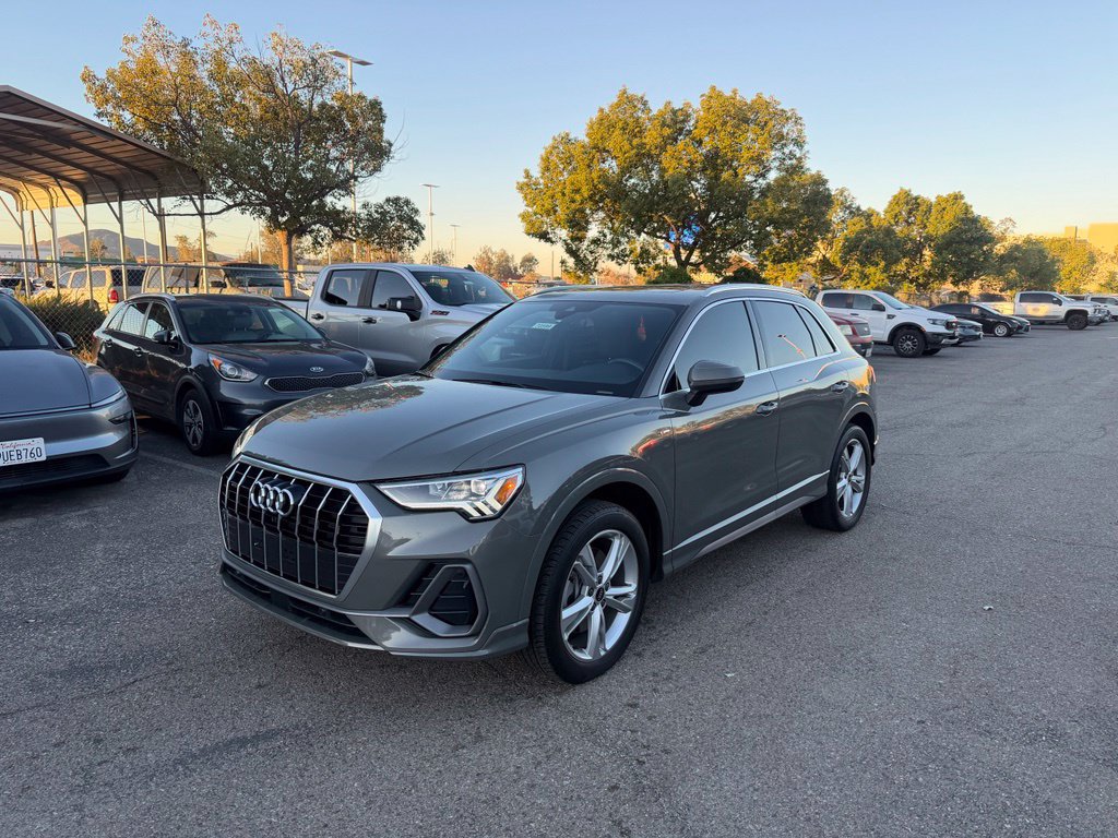 Used 2023 Audi Q3 2.0T Premium w/ Convenience Package AWD/4WD image 1