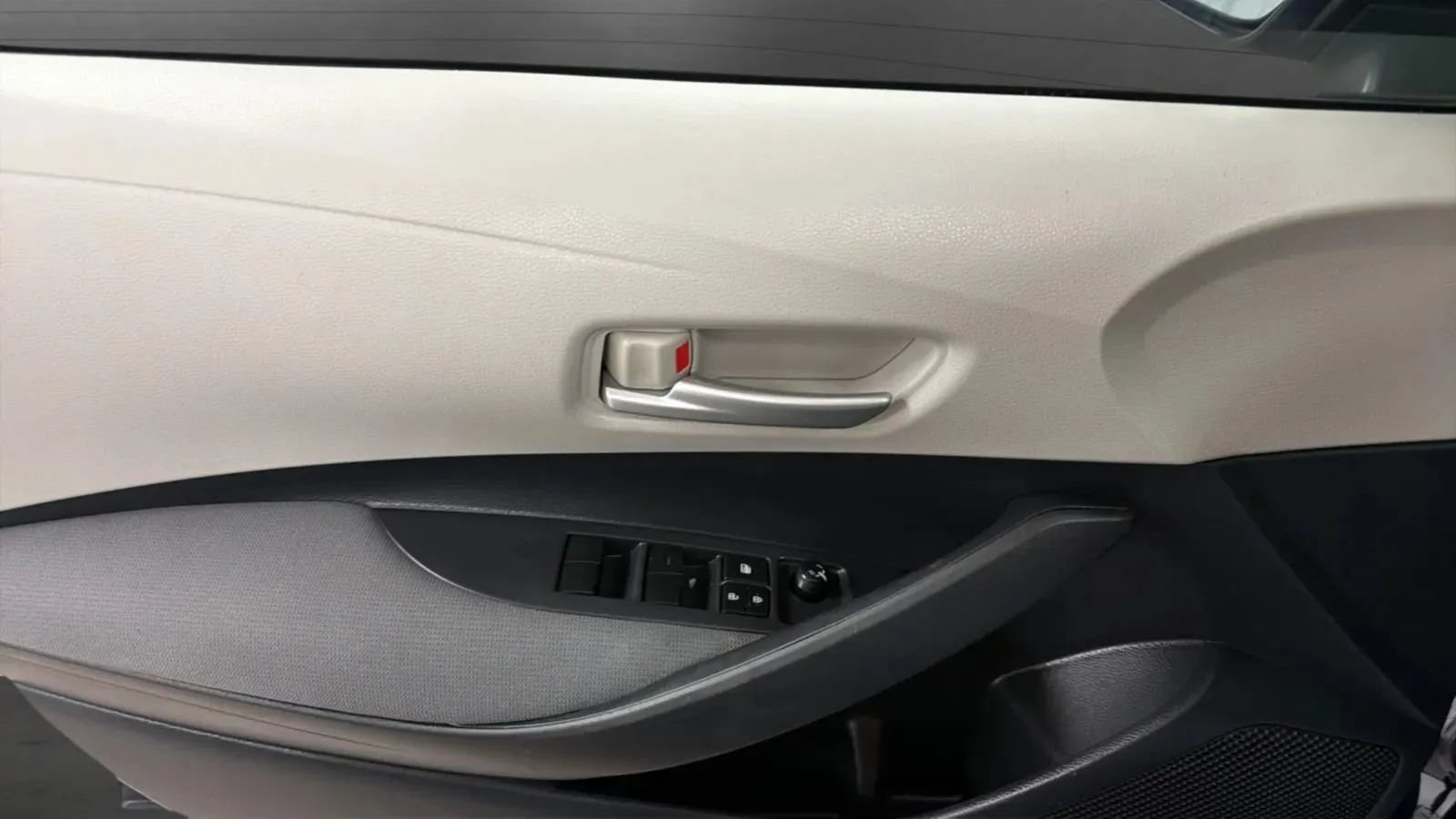 Used 2020 Toyota Corolla LE w/ Carpet Mat Package (TMS) FWD image 16
