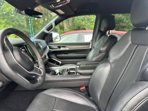 Used 2024 Jeep Wagoneer Series II w/ Flexible Seating Group RWD image 17