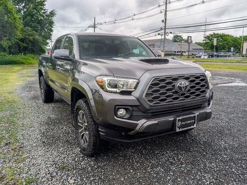 Used 2021 Toyota Tacoma TRD Sport AWD/4WD image 3