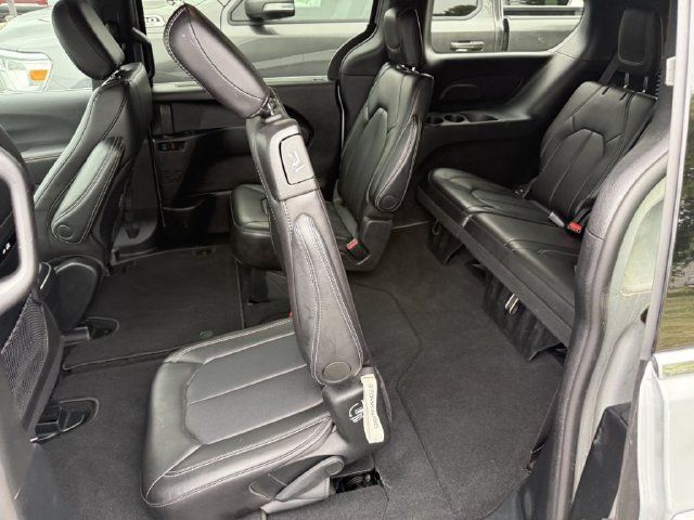 Used 2026 Chrysler Pacifica Select FWD image 14