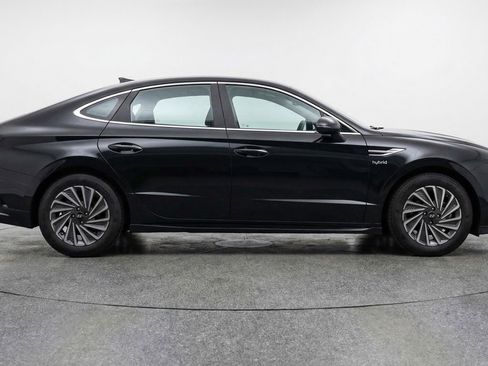 Used 2025 Hyundai Sonata SEL FWD image 11