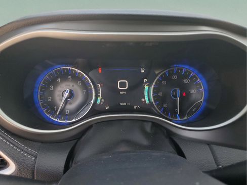 Used 2025 Chrysler Pacifica Select FWD image 27