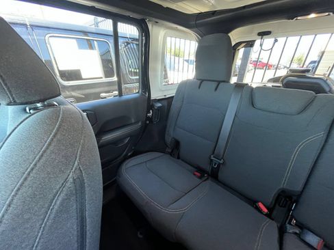 Used 2025 Jeep Wrangler Unlimited Sahara AWD/4WD image 39
