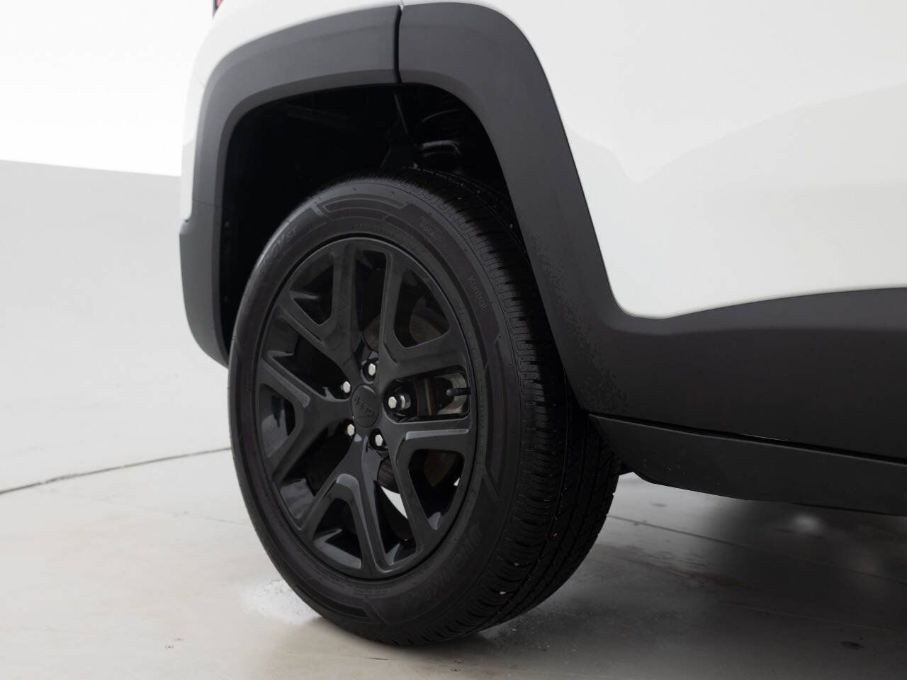 Used 2018 Jeep Renegade Altitude w/ UConnect 8.4 Nav Group AWD/4WD image 19