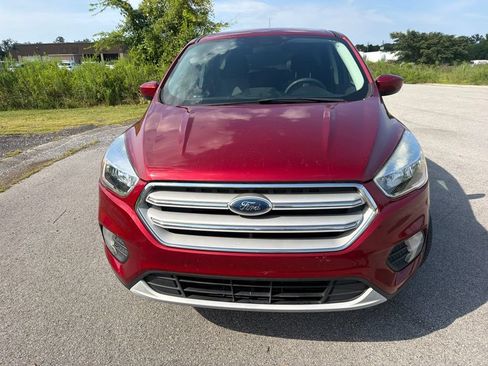 Used 2019 Ford Escape SE FWD image 2