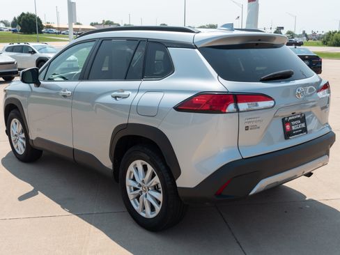 Used 2024 Toyota Corolla Cross LE AWD/4WD image 19