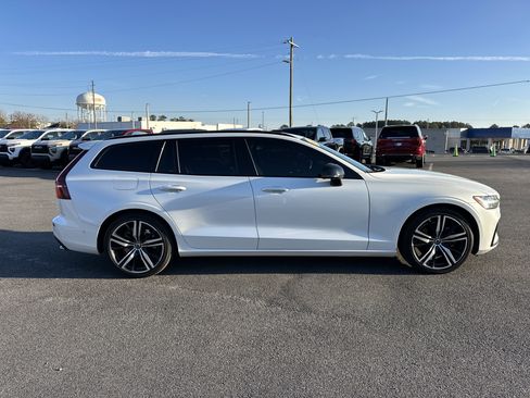 Used 2020 Volvo V60 T6 R-Design w/ Advanced Package image 5