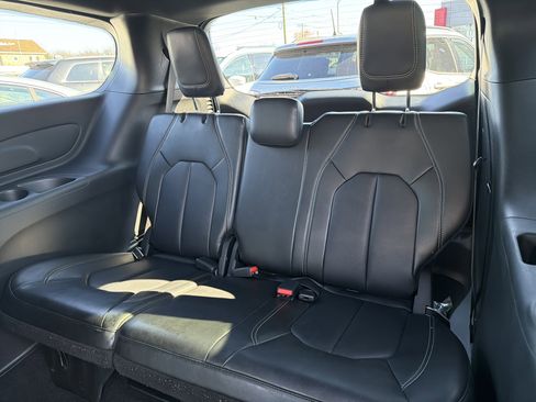 Certified 2026 Chrysler Voyager LX image 10