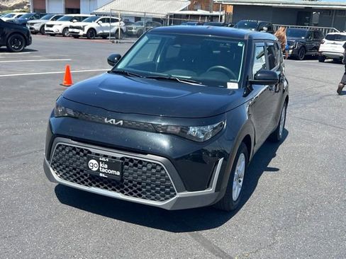 Certified 2023 Kia Soul LX w/ LX Technology Package FWD image 3