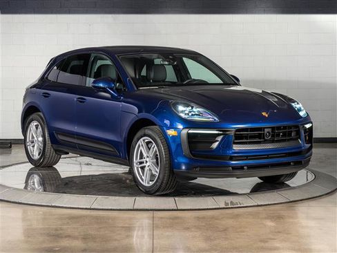 Certified 2026 Porsche Macan AWD/4WD image 7