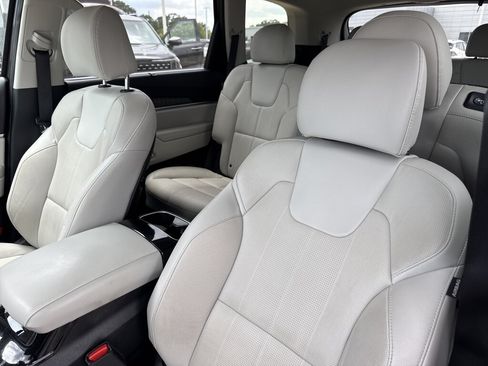 Certified 2024 Kia Telluride SX w/ Towing Package FWD image 23