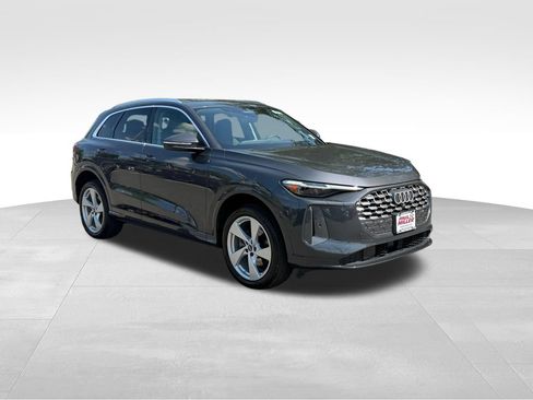 Used 2025 Audi Q5 Premium Plus AWD/4WD image 3