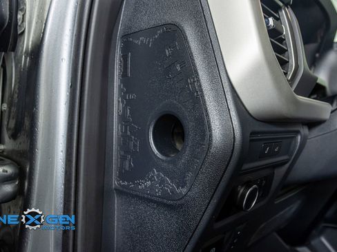 Used 2024 Ford Expedition XLT image 13