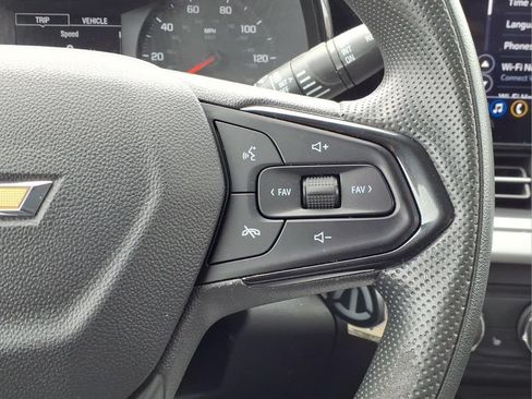 Used 2024 Chevrolet Trax LS w/ LS Convenience Package FWD image 6