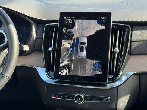 Certified 2025 Volvo XC90 B6 Plus image 14