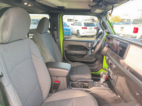 Certified 2025 Jeep Gladiator Sport image 24