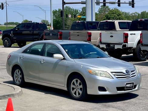 Used 2010 Toyota Camry LE FWD image 7