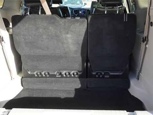 Used 2020 Chrysler Pacifica Limited w/ Tire & Wheel Group image 12