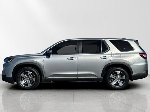 Used 2025 Honda Pilot EX-L image 3