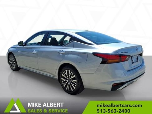 Used 2023 Nissan Altima 2.5 SV w/ SV Premium Package FWD image 5