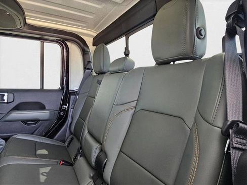 New 2025 Jeep Gladiator Mojave w/ Convenience Group image 15
