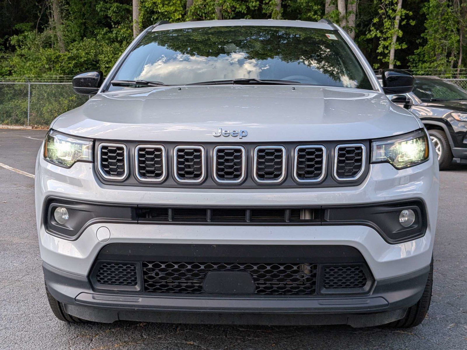 Used 2024 Jeep Compass Latitude AWD/4WD image 9